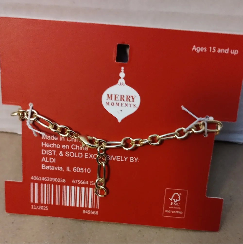 NWT Merry Moments Holiday Charm Bracelet